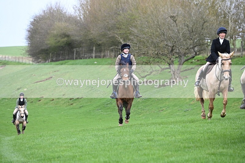 WJ6_9348 - Line Three