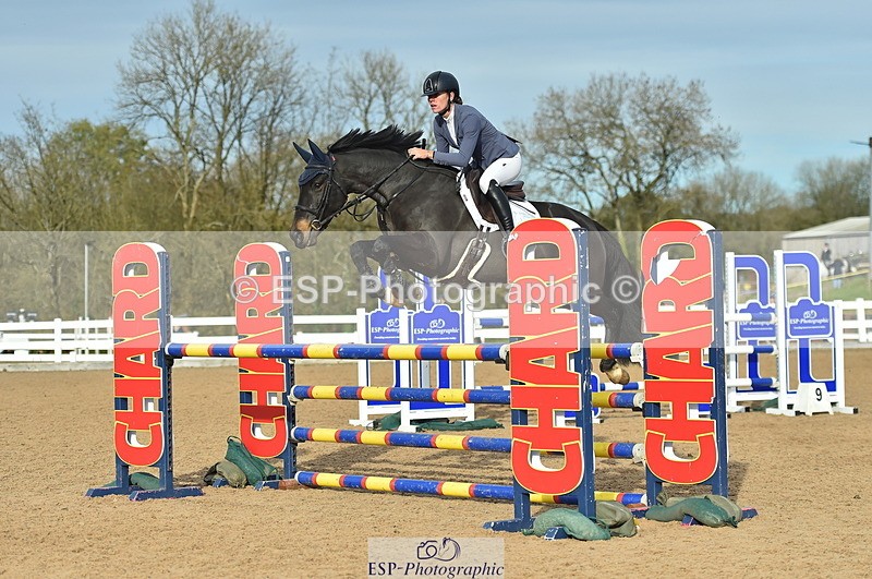 231111A-131204-02069 - Cls 12 Newcomers & 1.10m Open