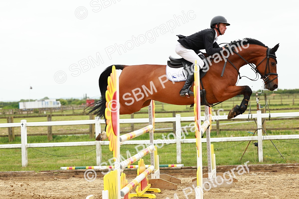 SBM_000947 - Class 5 - Senior Foxhunters - 1.20m