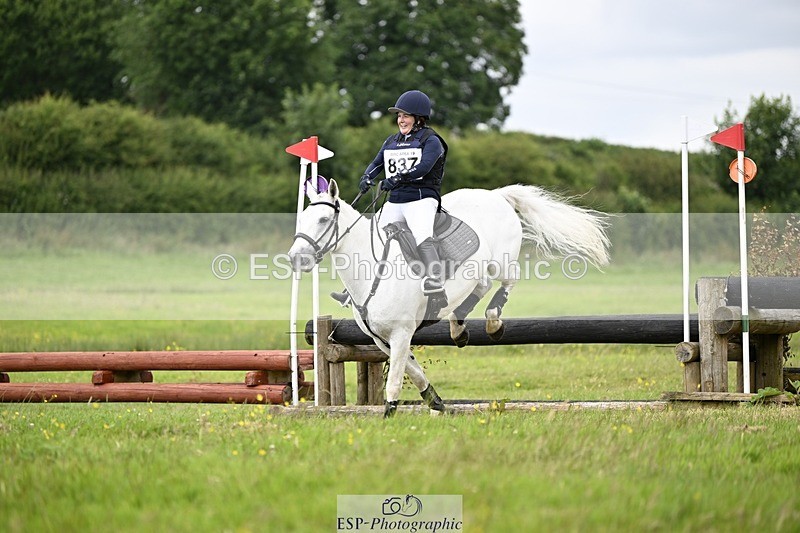 240630-144117-01954 - 837-Gemma_Sumner-Beaughmore_Bay