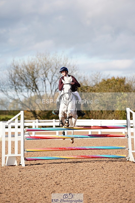 241027A-140138-03078 - SUN Cls 15-17 Children on Horses