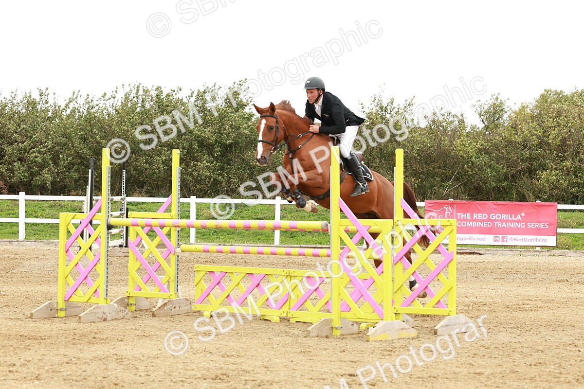1I0A8101 - Class 5 - Senior Foxhunter 1.20m