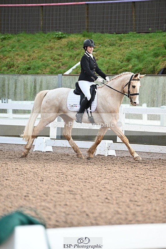 240218A-094423-04830 - 176-Kim.Walker-Dom.Perignon