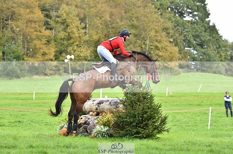 231022-134212-28900 - 321-MAN.ABOUT.TOWN.II-David.Doel-XC
