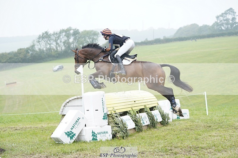 240901A-131148-08802 - 371-Max.Forster-HOLD.ON.MY.HEART