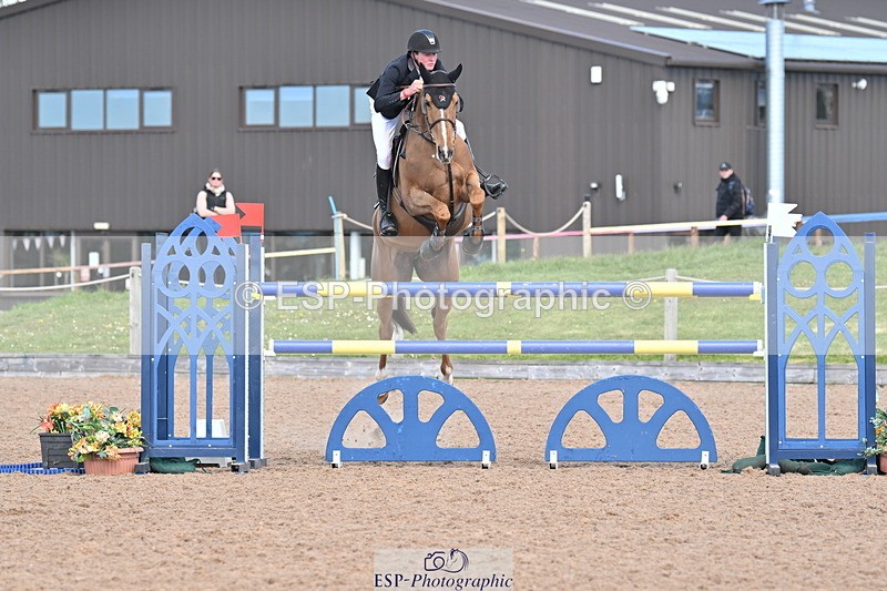 240418A-111113-02478 - Cls 5, 2 Star Medium Tour 1.35m