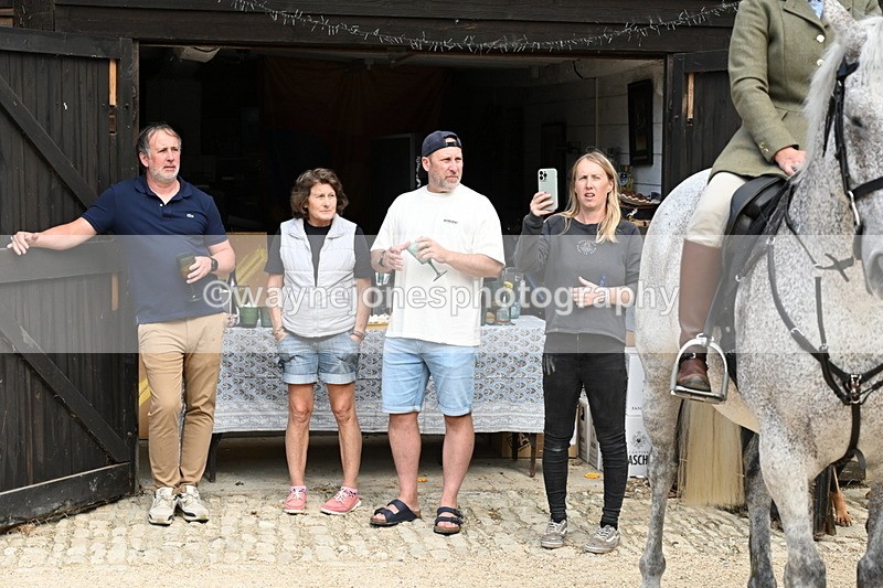 WJ6_3843 - Berks & Bucks - The Old farmhouse - Hound Exercise 20-08-25