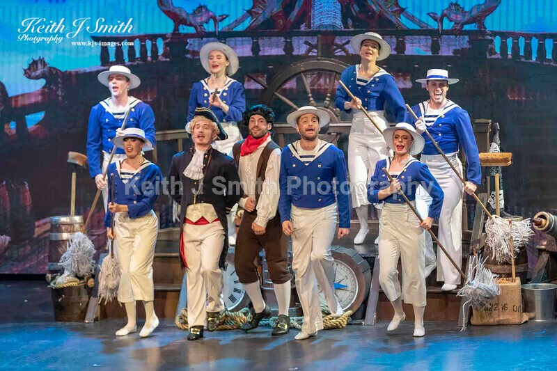 7KJS0890 - Ambition show team