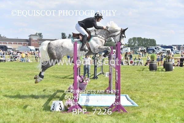 BPP_7226 - CLASS 3 Andrew Hamilton Coach, RHS Foxhunter Championship Qualifier