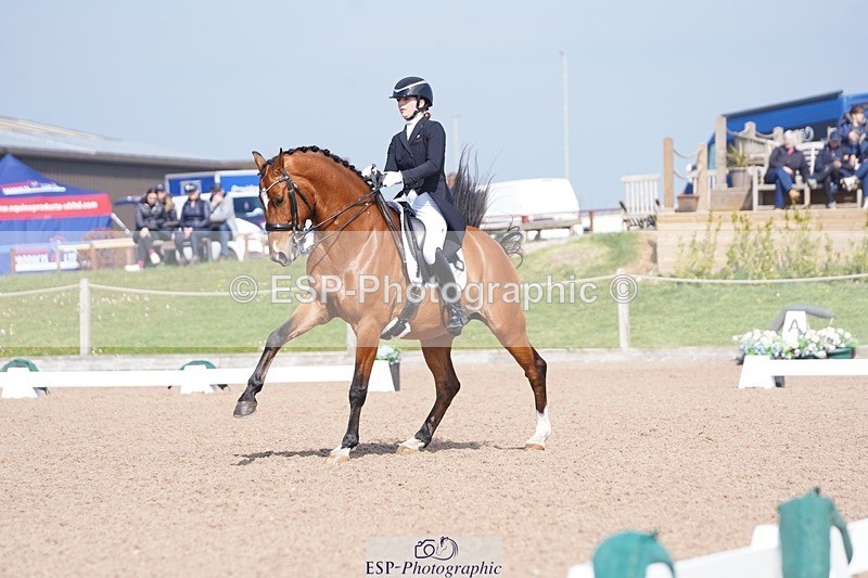 250404-120236-05570 - 010-Jessie.Kirby-As.Well.de.la.Roche.CMF