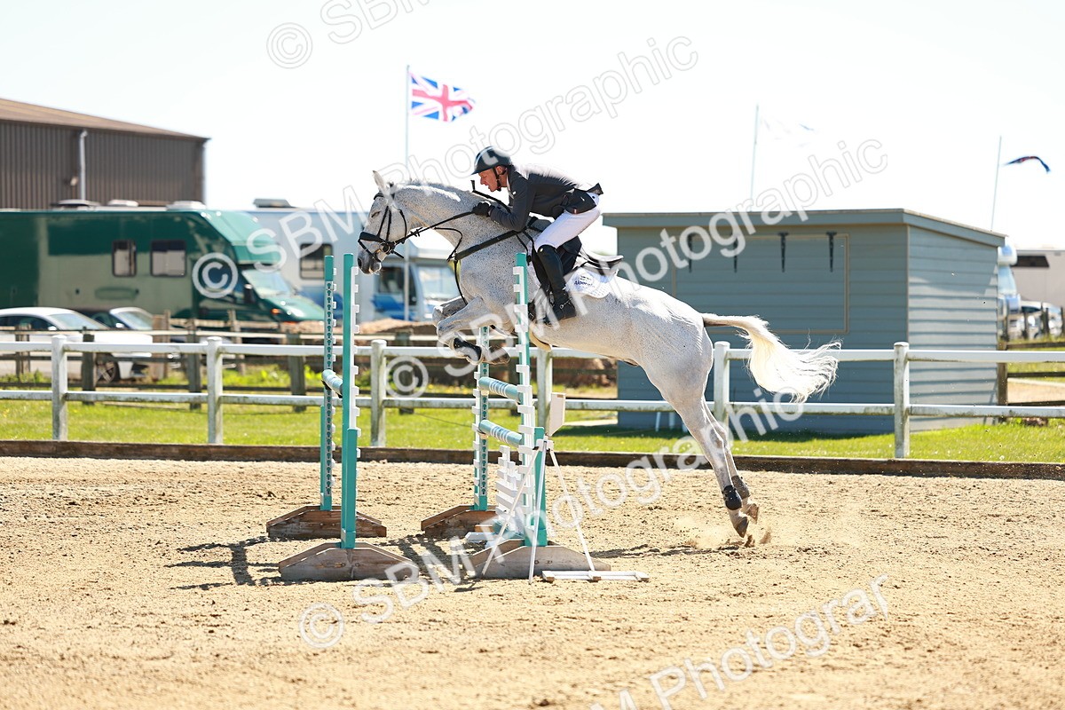 SBM_001517 - Class 5 - Senior Foxhunter - 1.20m
