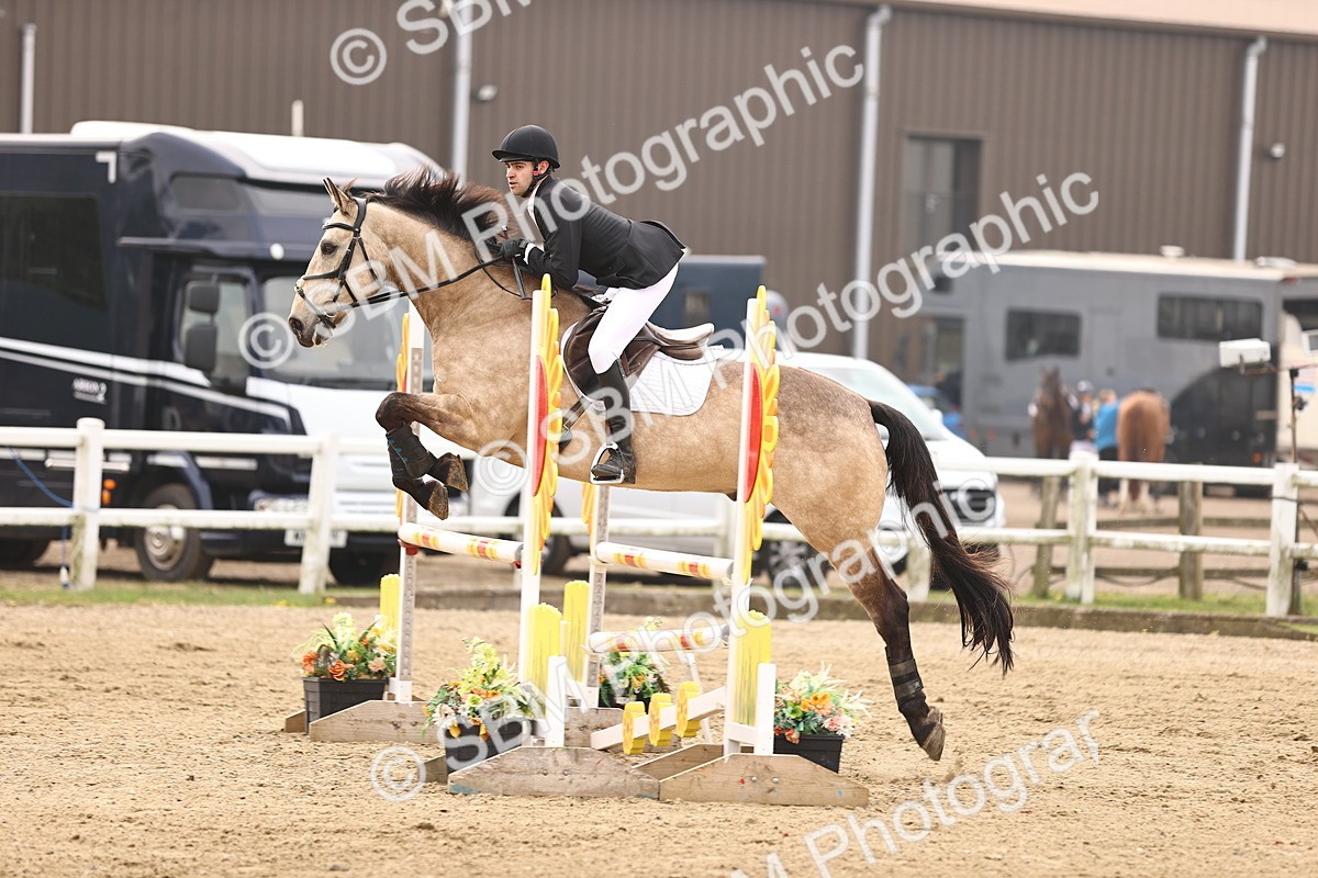  - Class 15 - Senior British novice - 90cm