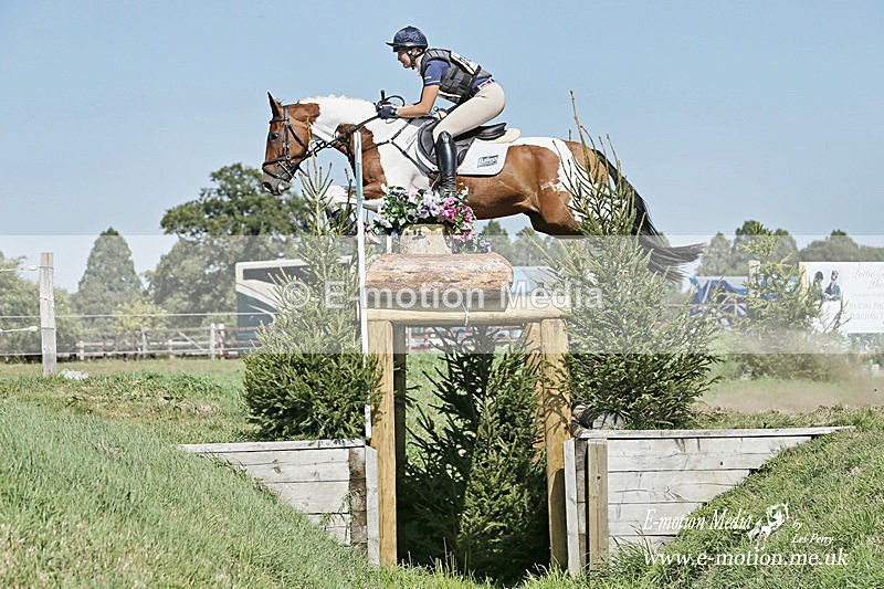 BE260819 0875a - Equestrian