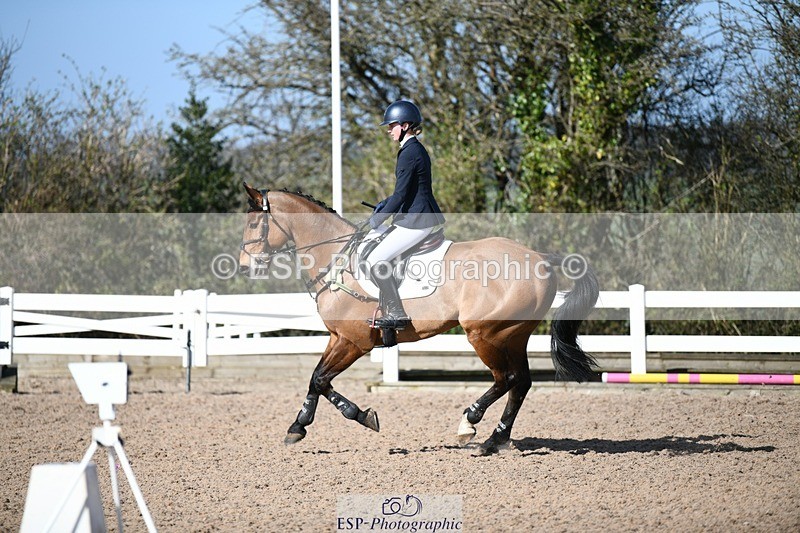 250330-102233-06085 - Cls 32 British Novice and 90cm