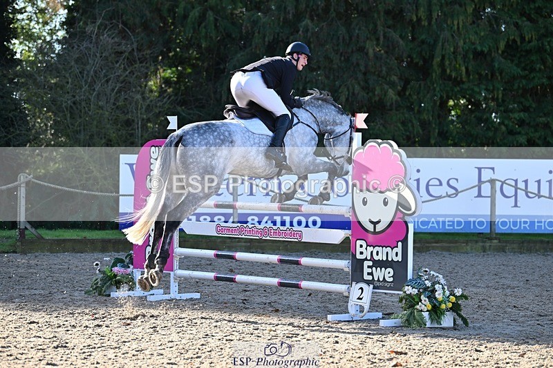 231022-103129-23368 - 252-A.LUCKY.STRIKE-Toby.Roach-SJ