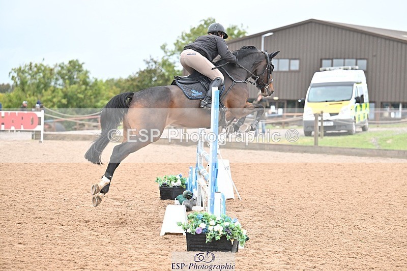 251003-135148-01224 - Cls 3 Foxhunter and 1.20m