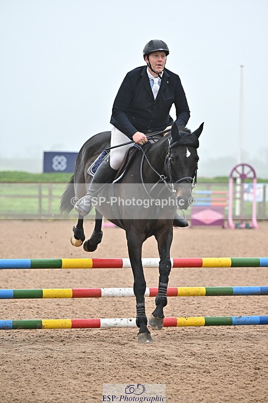 241103A-104948-06766 - SUN Cls 18 British Novice and 90cm Open