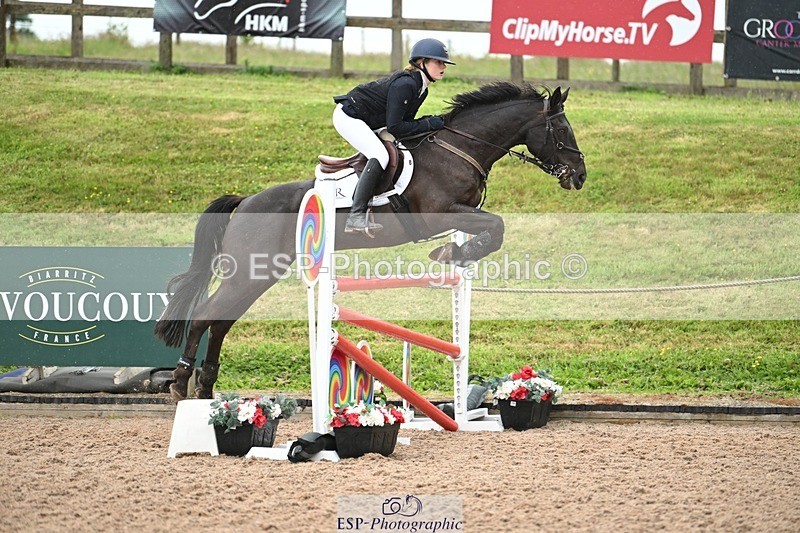250607-130613-01149 - Cls 13 Pony Foxhunter and 1.10m