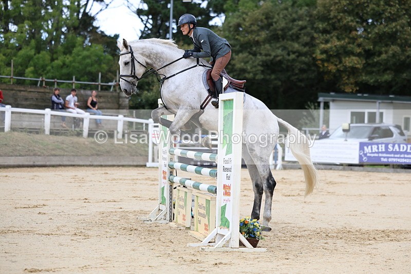 3E7A3063 - Class 8: Senior Newcomers/1.10m open
