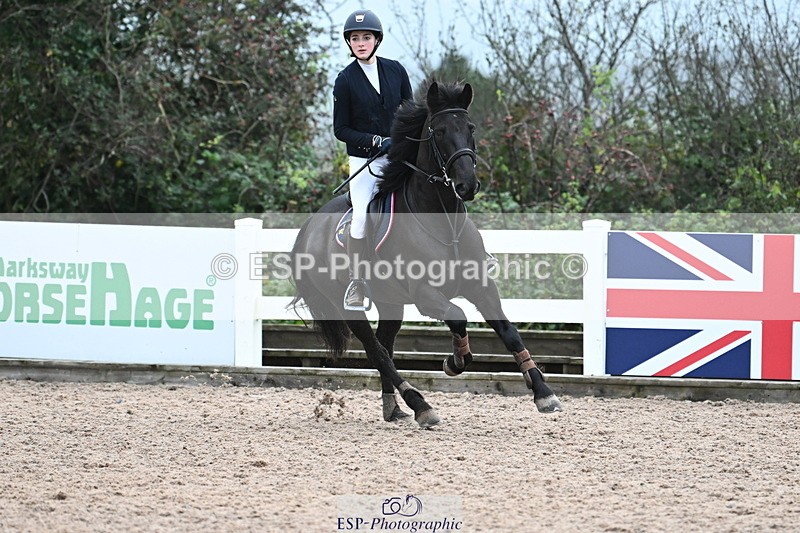 231118A-135722-03213 - Cls 9 Foxhunter & 1.10m Open
