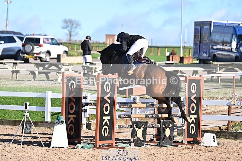 251119-125042-00394 - Cls 4 Newcomers and 1.10m Open