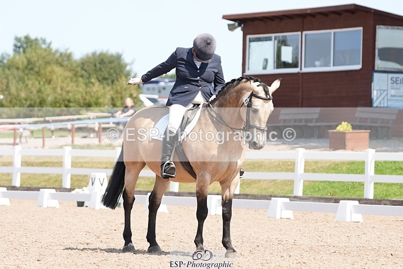 250817-131103-09248 - 082-Sarah.DavisWinston.Classic.Gold