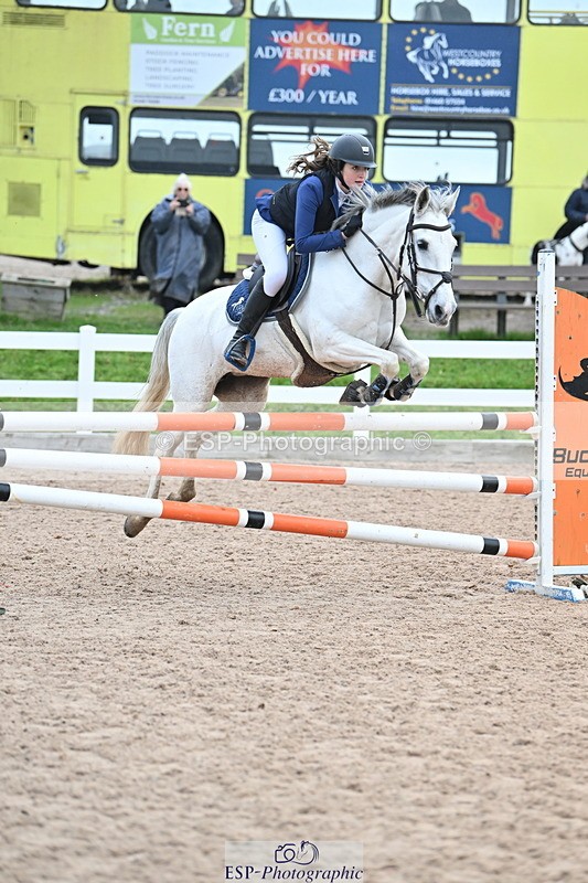 231119A-120736-05584 - Sun Cls 5 Newcomers & 1m Open