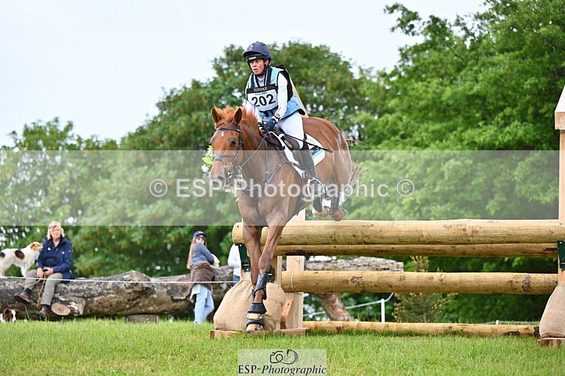 250524A-154419-14413 - C-202-Kitty.King-MBF.REDHOUSE.EVOQUE