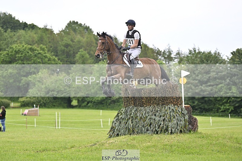 240525-162053-17036 - 241-CLASS_ROMANCE-Jack_Pinkney