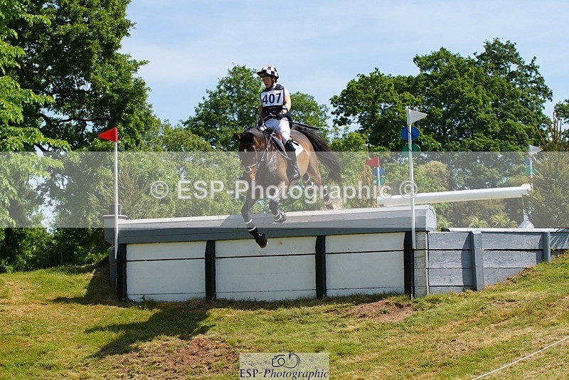 230528-112436-16623 - 407-KING_OF_THE_SWINGERS-Louise_Bradley-XC