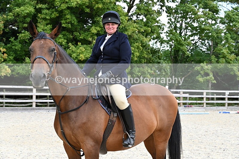WJ6_3079 - Berks & Bucks - The Old farmhouse - Hound Exercise 20-08-25