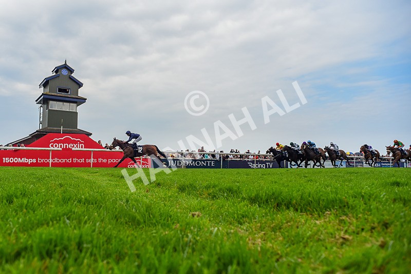 060524-Race 4-Powdering-9098 - Race 4