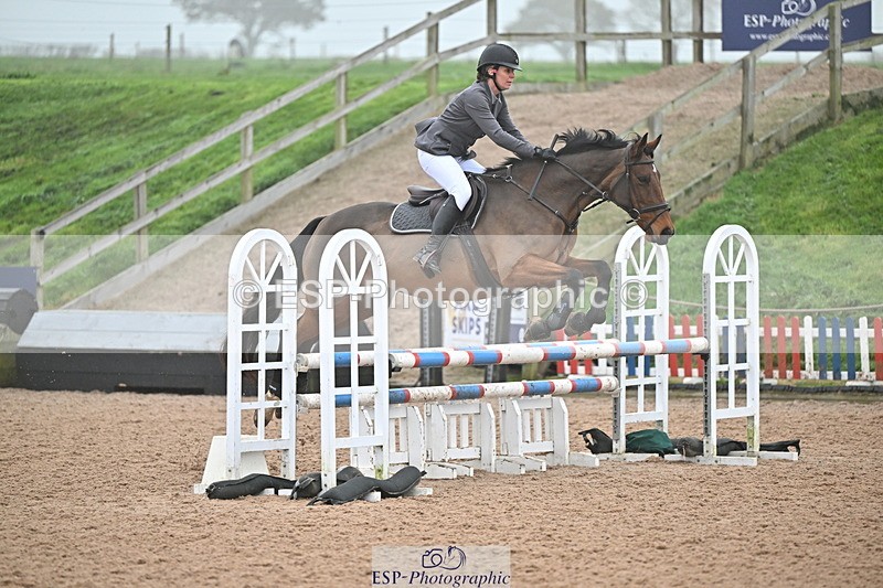 241103A-105714-06811 - SUN Cls 18 British Novice and 90cm Open