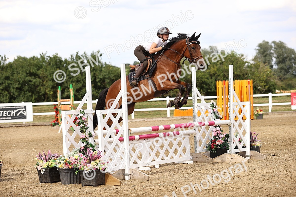 SBM_002322 - Class 18 - Ariat Senior British Novice- 90cm Open