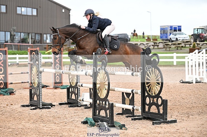251206-134323-01164 - Cls 13 Snr Foxhunter and 1.20m