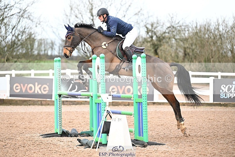 251206-123724-01000 - Cls 12 Snr Newcomers and 1.10m