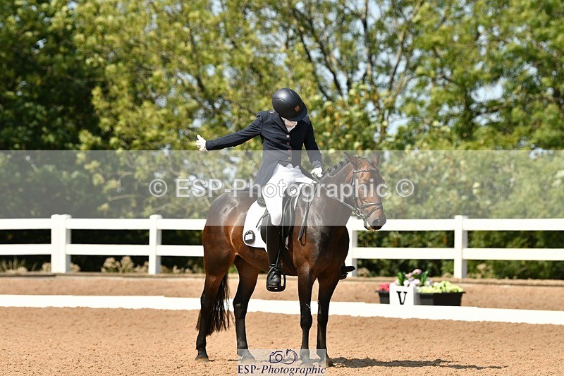 250817-133028-09983 - 090-Sarah.GoddardSaris.Fingers.Crossed