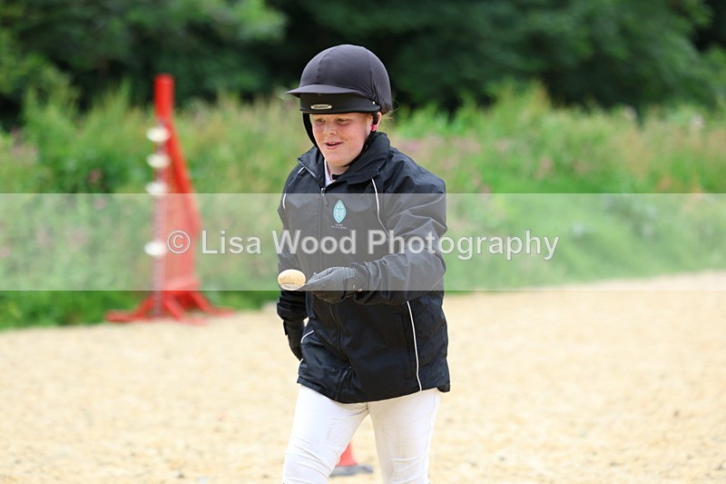 3E7A0141 - Egg and Spoon