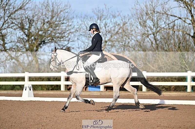 241214-103849-01188 - 146-CHLOE.DUNN-Towerhill.Shamie