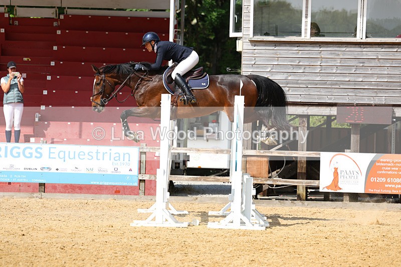 3E7A1331 - Class 14: Senior 1.15m Open