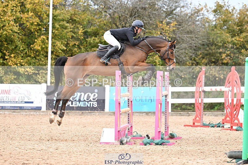 251022-142502-00649 - Cls 6 Snr Foxhunter 1.20m
