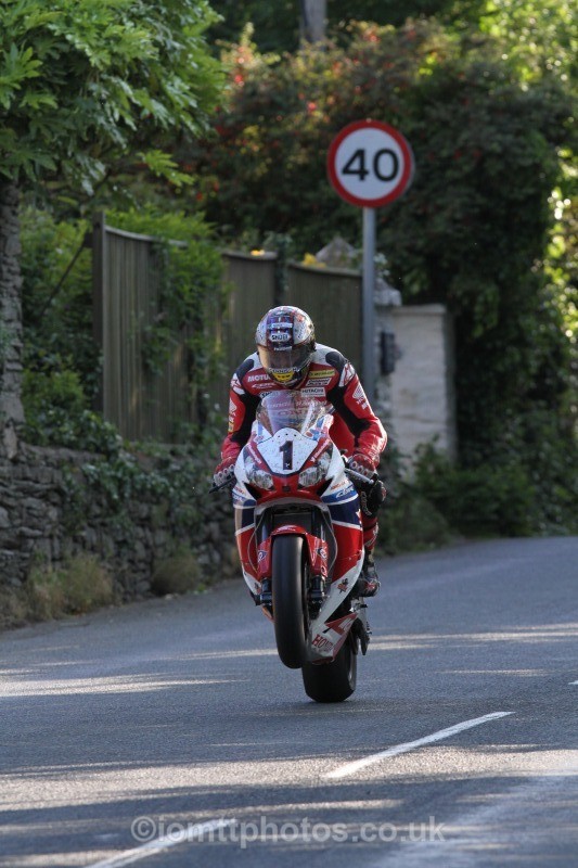 John McGuinness Honda / Honda Racing - Friday Practice - Solos