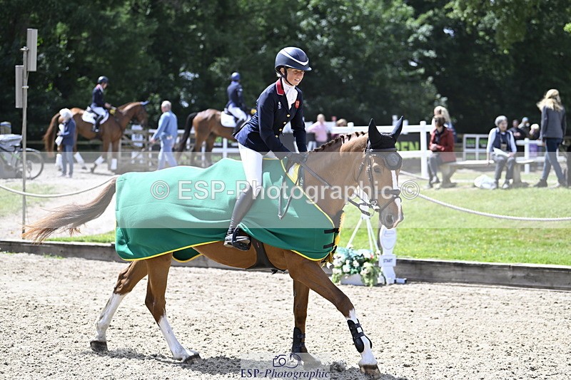 250525A-132106-17695 - Presentations Section B CCI 3 Star Long