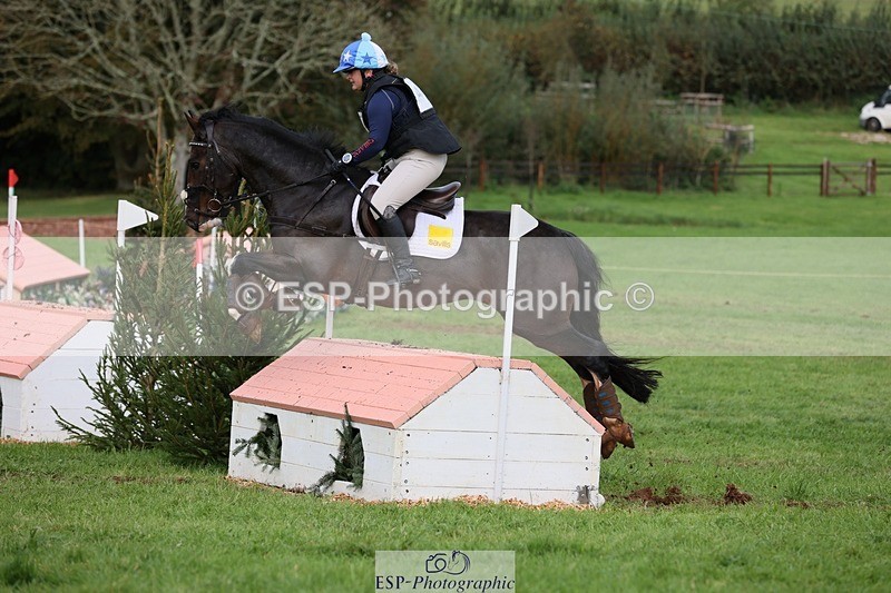 231021-135714-17201 - 444-REDHILL.SKANDEL-Emma.Stokes-SC+XC