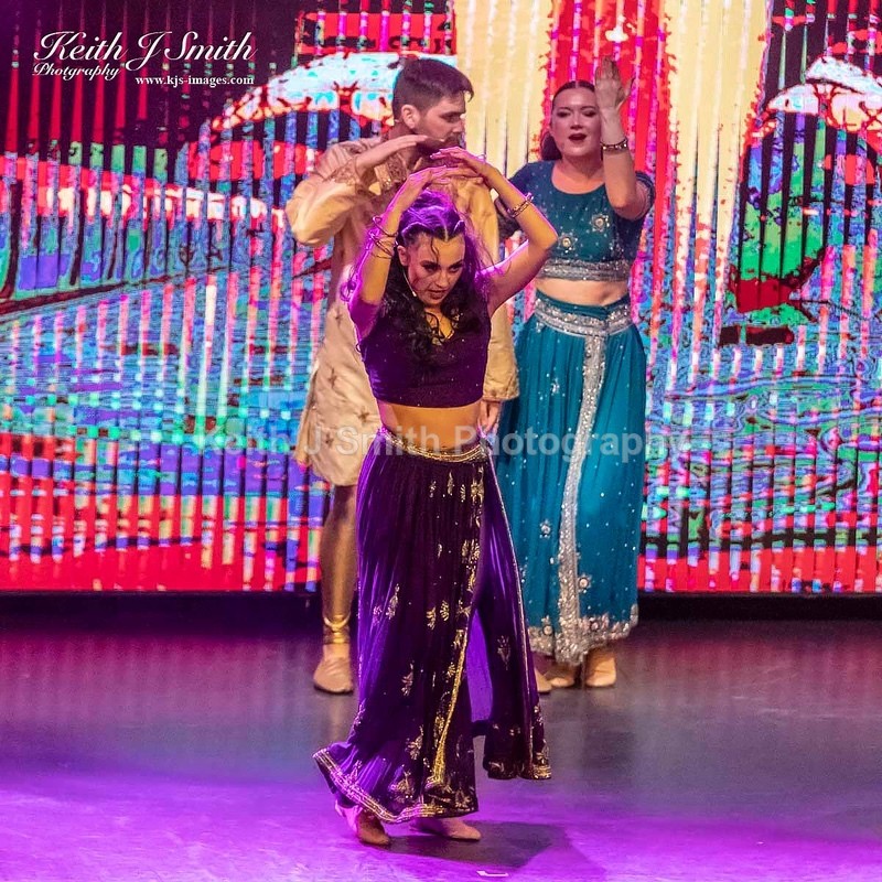 7KJS0289 - Ambition show team