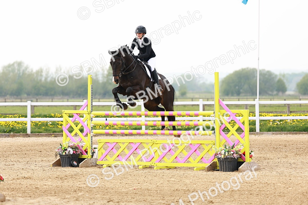  - Class 19 - Senior Foxhunter - 1.20m