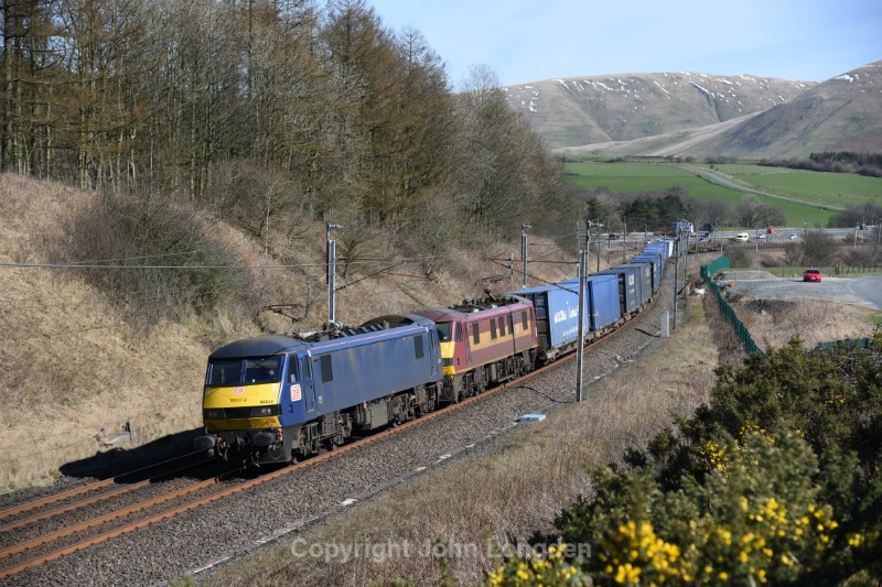 JL - 24.3.17 90034 & 90037 4M25 Mossend - Daventry, Beckfoot - West Coast Main Line (north to south)
