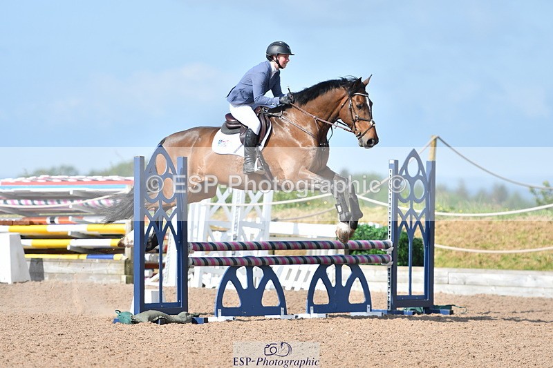 240609A-092004-03297 - Cls 15 Snr British Novice and 90cm Open