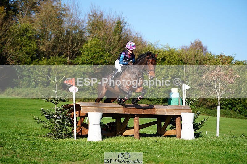 241026-142428-13974 - 509-Tichy.Sanders-SPARHANGER.VELVET