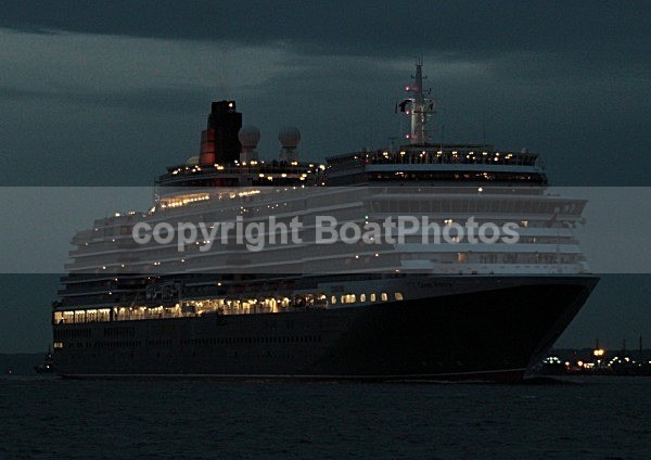 120605 QUEEN VICTORIA IN SOUTHAMPTON IMG_7332 - THREE QUEENS MEET IN SOUTHAMPTON 5th June 2012